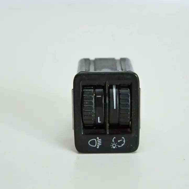 Volkswagen PASSAT B6 (2005 - 2010) 3C0941333A Кнопка фаркопа в багажнике — фото 1
