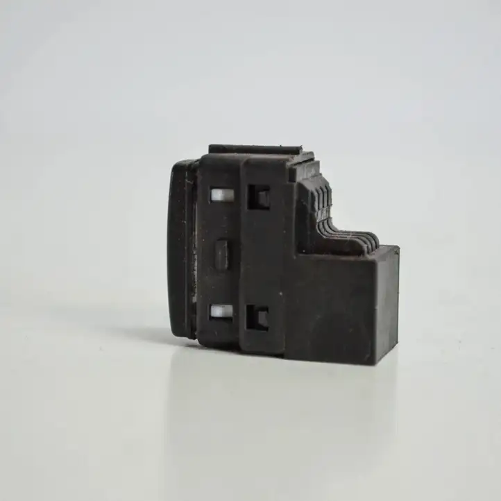 Volkswagen Polo V 6R (2009 - 2015) 6Q0962109B Кнопка фаркопа в багажнике — фото 2