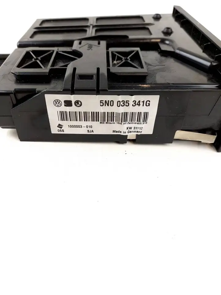Volkswagen PASSAT B7 (2011 - 2014) 5N0035341g USB модуль — фото 2