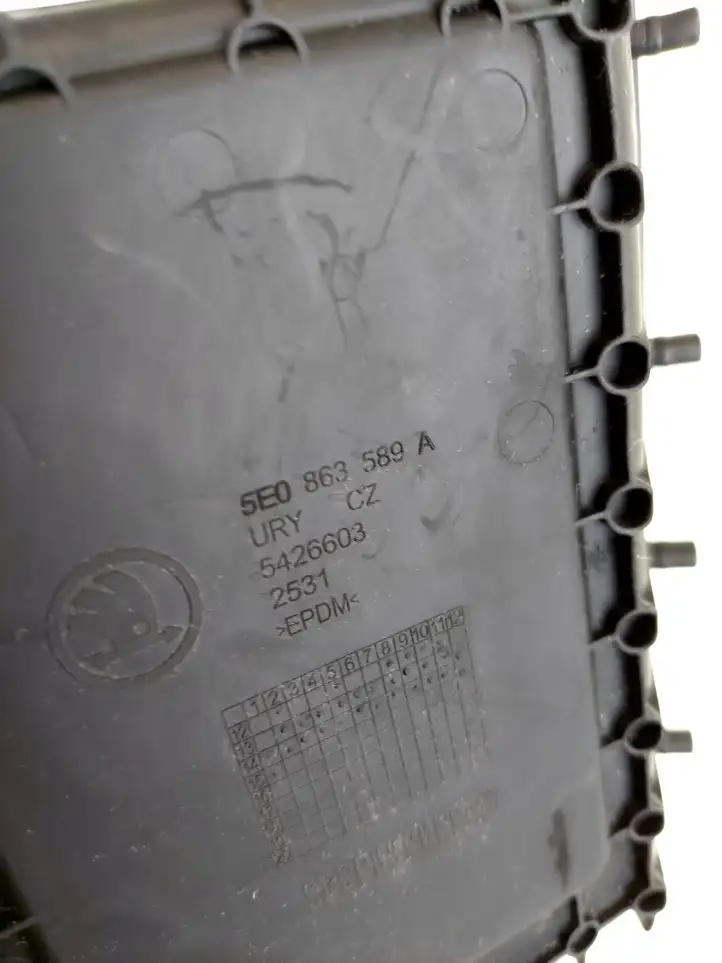 Skoda Octavia Mk3 (5E) (2013 - 2019) 5e0863589a Вещевой ящик — фото 2