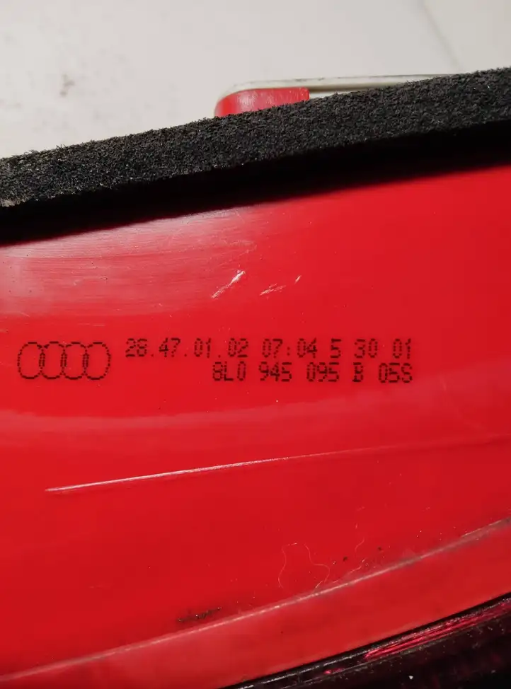Audi A3/S3 8L (2000 - 2003) 8L0945095B Задний фонарь в кузове — фото 2
