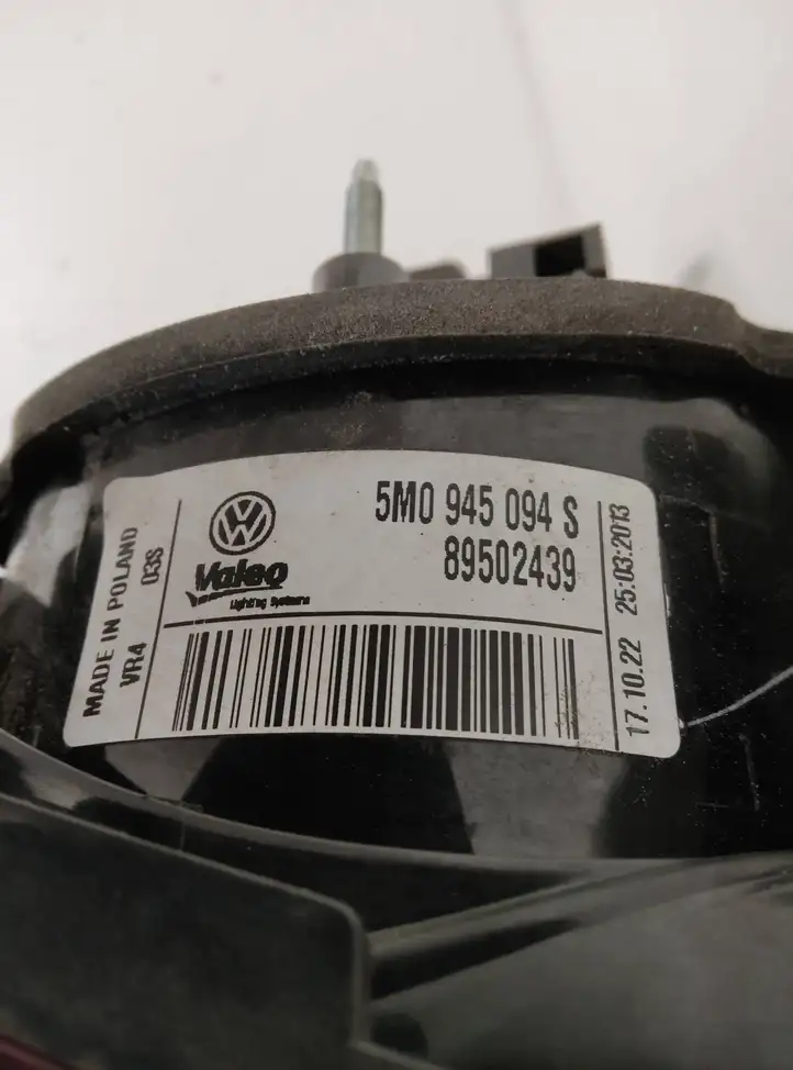 Volkswagen Golf Plus (2004 - 2008) 5M0945094S Задний фонарь в крышке багажника — фото 2