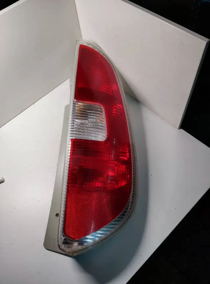 Skoda Roomster (5J) (2006 - 2010) 5J7945112 Задний фонарь в кузове — фото 1
