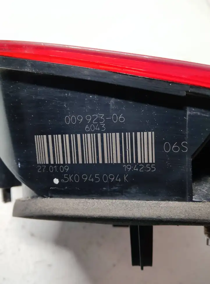 Volkswagen Golf VI (2009 - 2013) 5K0945094K Задний фонарь в крышке багажника — фото 2
