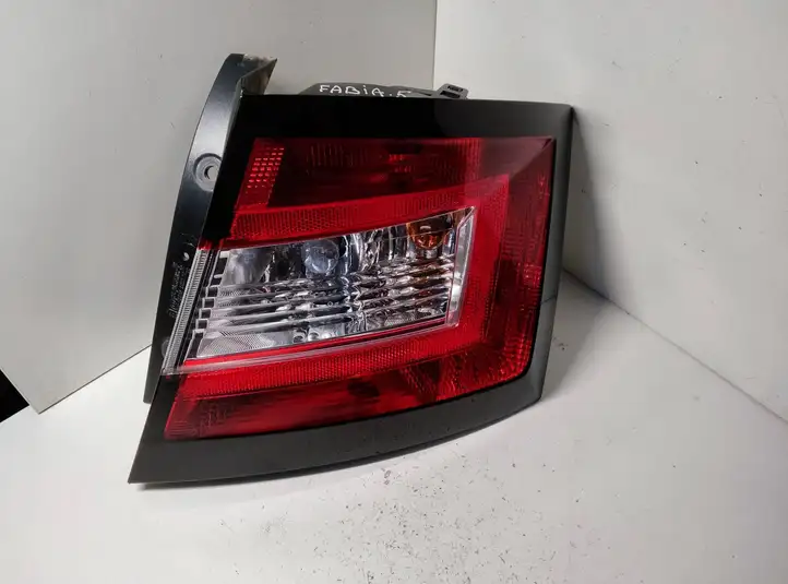 Skoda Fabia Mk3 (NJ) (2015 - 2021) 6V6945096 Задний фонарь в кузове — фото 1