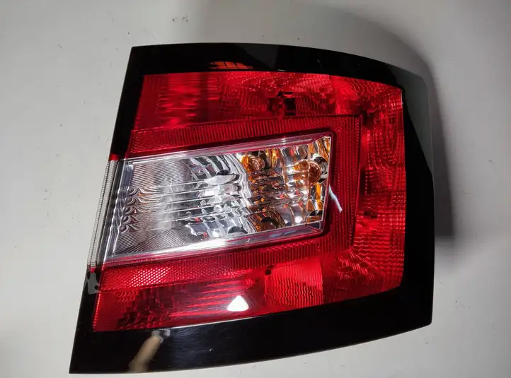 Skoda Fabia Mk3 (NJ) (2015 - 2021) 6V6945096 Задний фонарь в кузове — фото 6