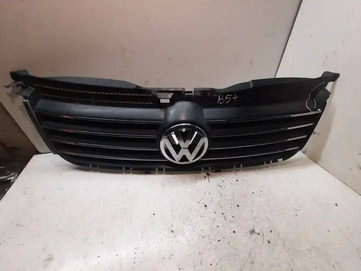 Volkswagen PASSAT B5.5 (2001 - 2005) Верхняя решетка радиатора — фото 1