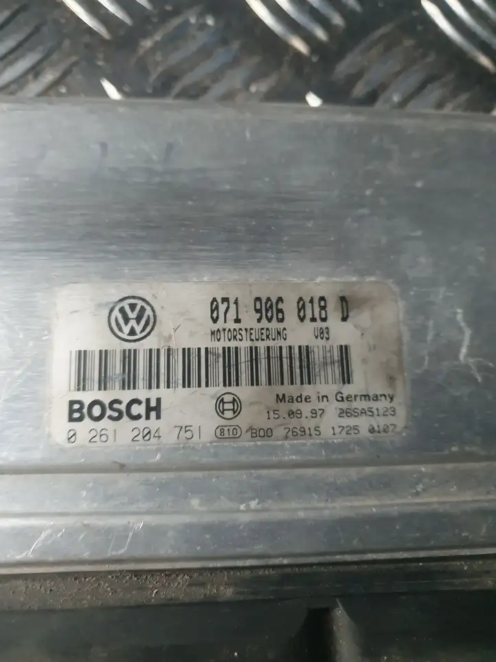 Volkswagen PASSAT B5 (1997 - 2000) 071906018D Блок управления двигателем (ЭБУ) — фото 1
