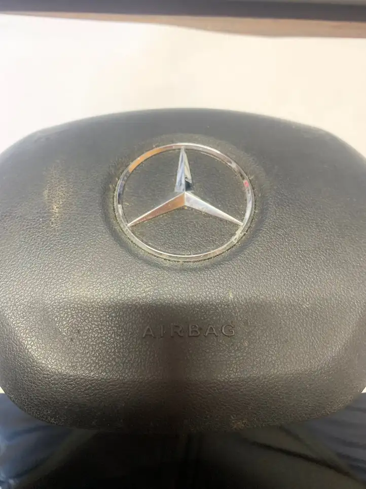Mercedes-Benz C W204 (2007 - 2014) 306742499162 Подушка безопасности руля — фото 1