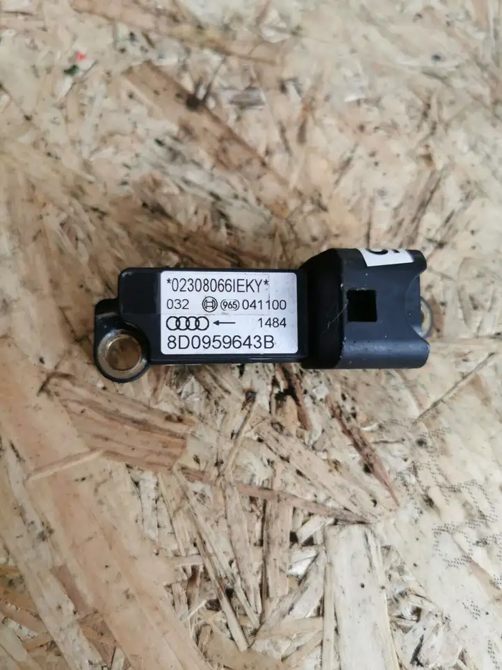 Audi A4 S4 B5 8D (1999 - 2001) 8D0959643B Датчик удара SRS — фото 1