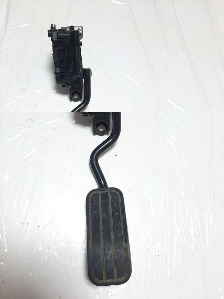 Volkswagen PASSAT B5 (1997 - 2000)  8D1723523 Педаль акселератора