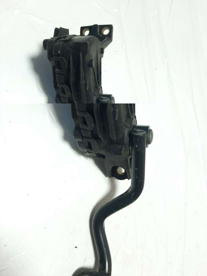 Volkswagen PASSAT B5 (1997 - 2000)  8D1723523 Педаль акселератора
