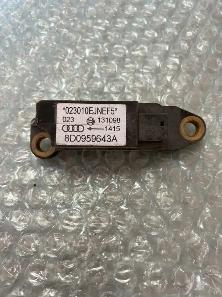 Audi A4 S4 B5 8D (1999 - 2001) 8D0959643A Датчик удара SRS — фото 1