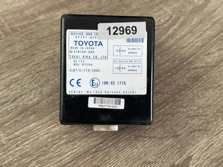 Toyota Corolla Verso AR10 (2004 - 2009) 897410F010 Блок управления дверью — фото 1