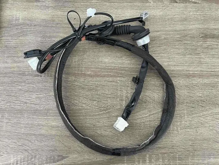 Toyota Yaris (2014 - 2019) 821840D160C Жгут проводов крышки багажника — фото 2
