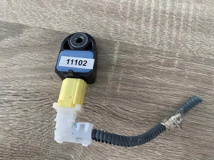 Toyota Auris E180 (2012 - 2018) 8917302090 Датчик удара SRS — фото 2