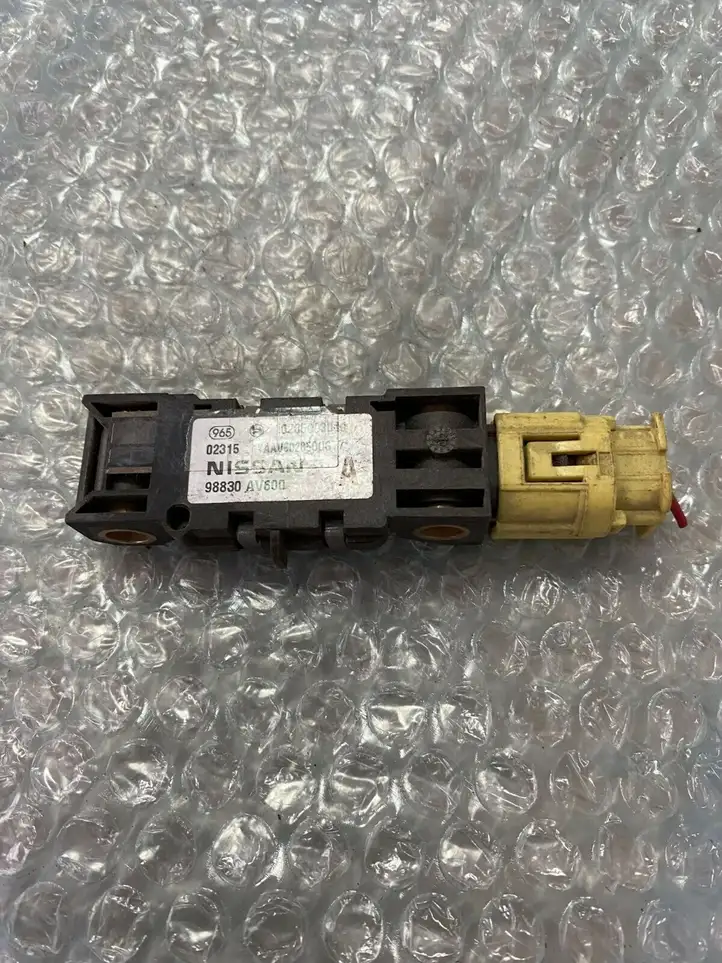 Nissan Primera (2001 - 2008) 0285003019 Датчик удара SRS — фото 1