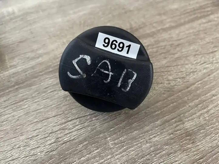 Saab (2008 - 2016) V400558 Крышка топливного бака — фото 1