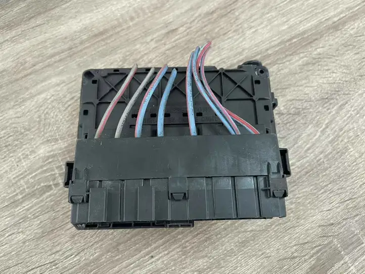 Citroen C5 (2001 - 2004) 963525978001 Блок монтирования реле — фото 2
