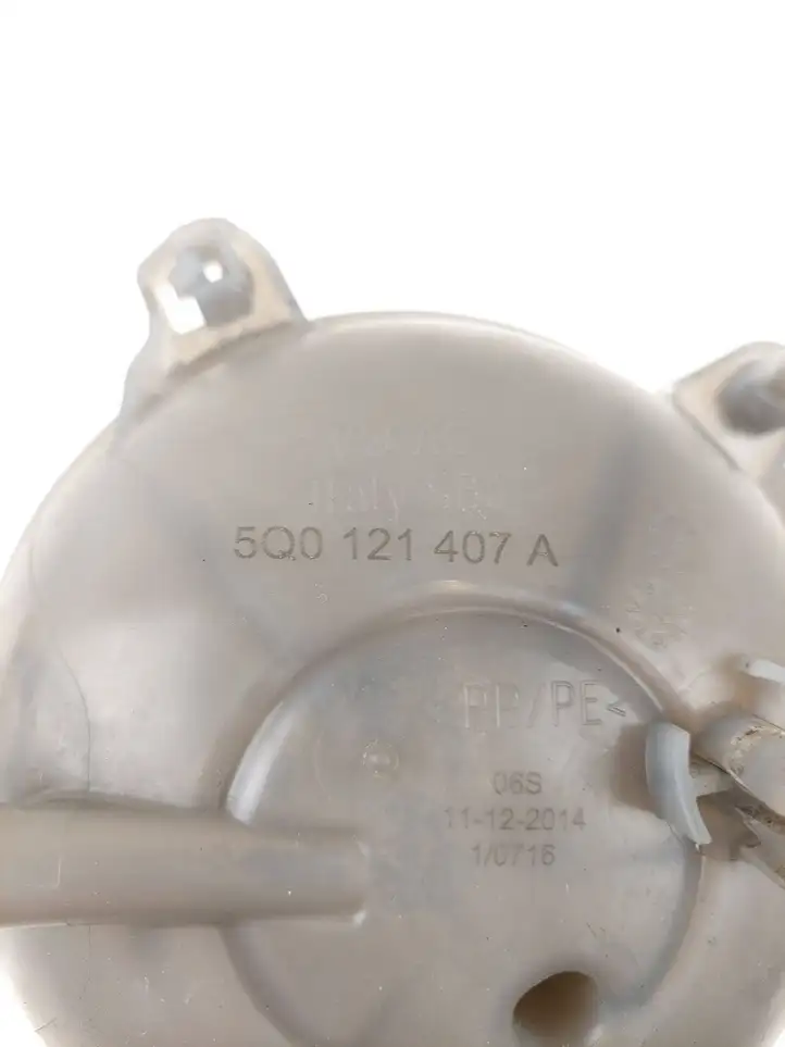 Skoda Octavia Mk3 (5E) (2013 - 2019) 5q0121407a Расширительный бачок — фото 2