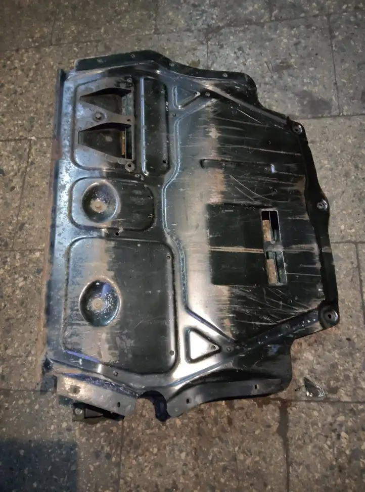 Volkswagen PASSAT B6 (2005 - 2010) 3C0018930D Защита двигателя — фото 4