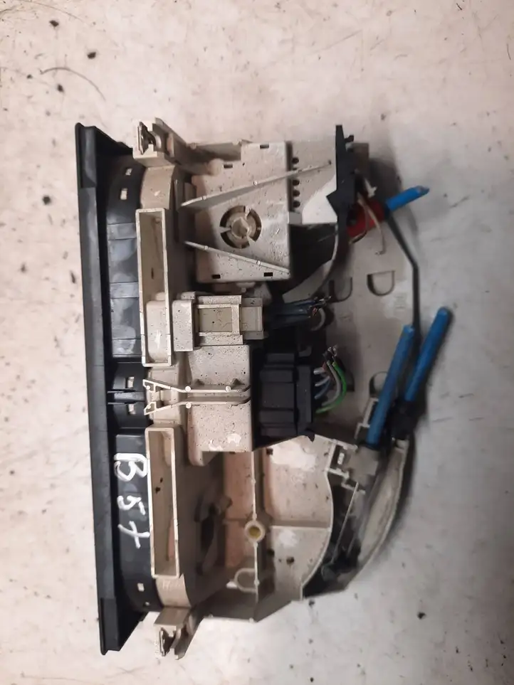 Volkswagen PASSAT B5.5 (2001 - 2005) 1J0820045M Блок управления климат-контролем — фото 3