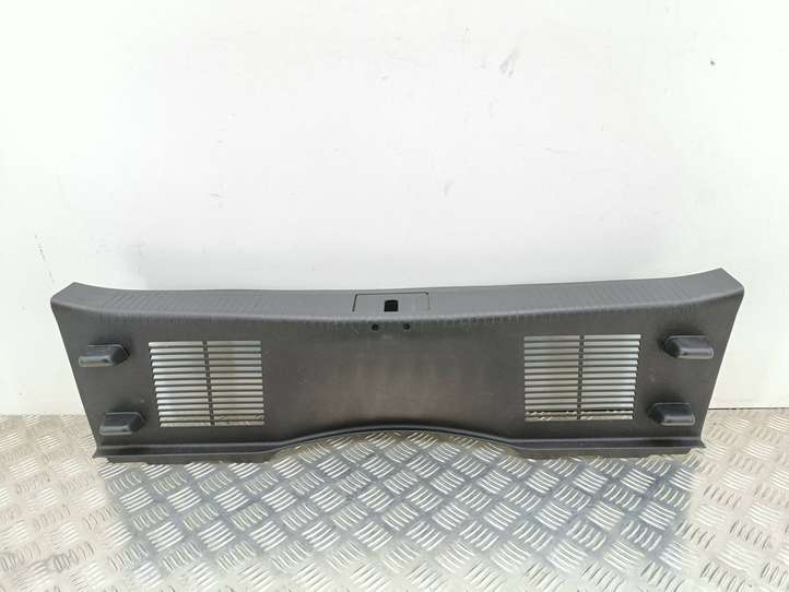 Opel Astra (2009 - 2012)  13261723 Отделка порога багажника