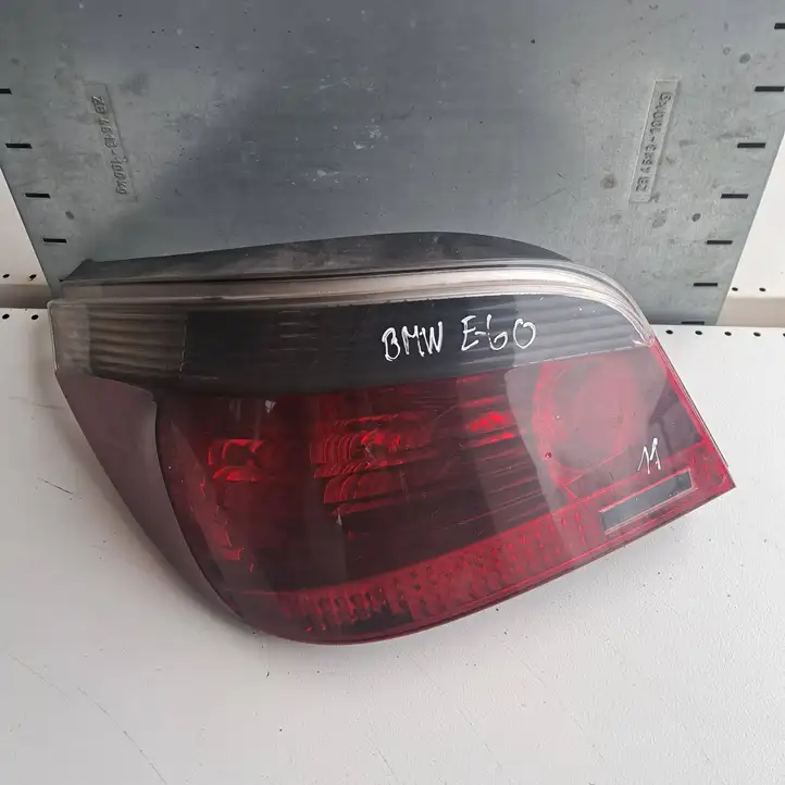 BMW 5 E60 E61 (2004 - 2010) 6910767 Задний фонарь в кузове — фото 1