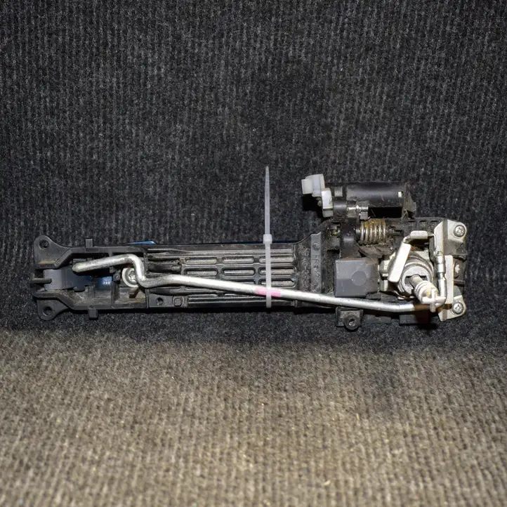 Toyota Yaris (2005 - 2009) Наружная ручка двери — фото 3
