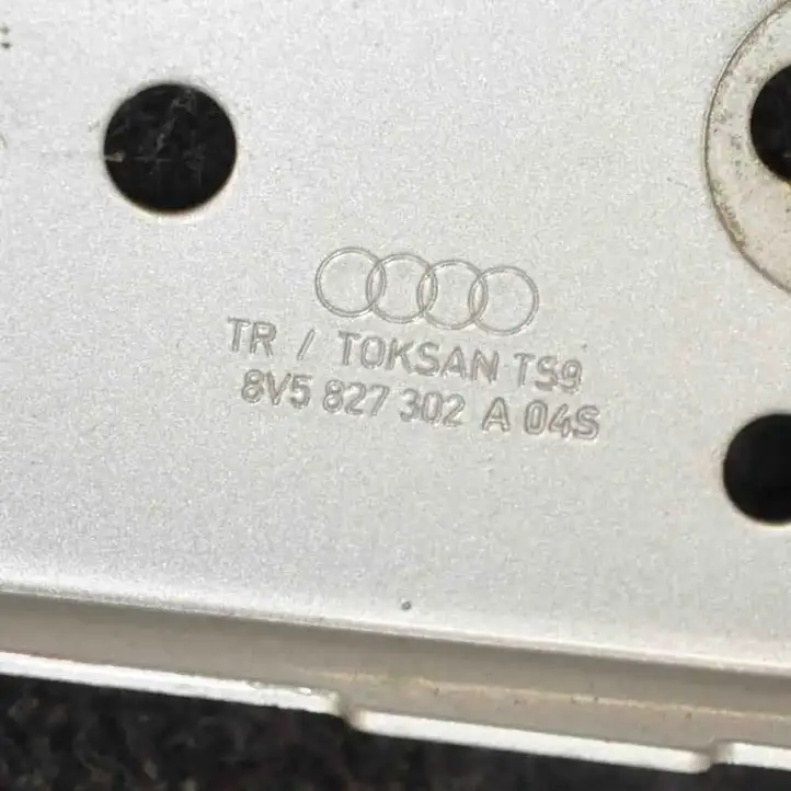 Audi A3/S3 8V (2012 - 2016) 8V5827302A Петли крышки багажника — фото 3