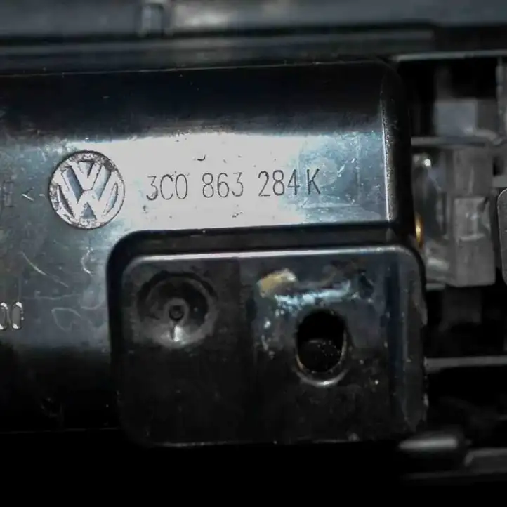 Volkswagen PASSAT B7 (2011 - 2014) 3C0863284K Передняя пепельница — фото 3