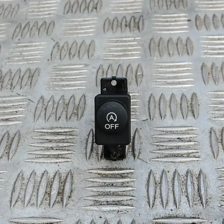 Honda CR-V (2012 - 2016) M53175 Кнопка фаркопа в багажнике — фото 1