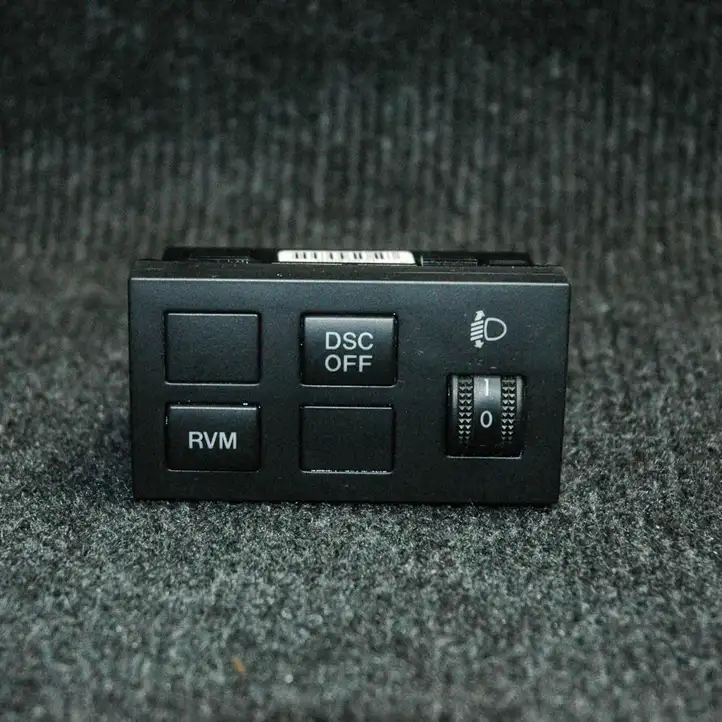 Mazda 6 (2009 - 2012) G33C66170A Кнопка фаркопа в багажнике — фото 1
