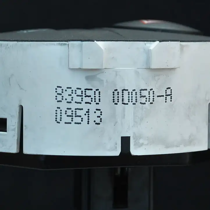 Toyota Yaris (2012 - 2014) 839500D050A Кнопка фаркопа в багажнике — фото 6