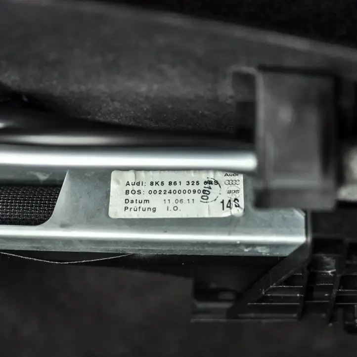 Audi A4 S4 B8 8K (2007 - 2011) 8K5861325 Шторка — фото 3