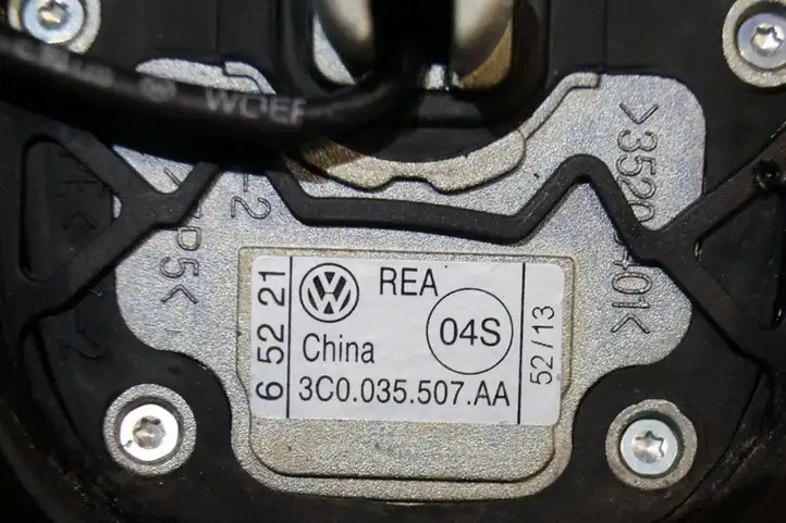 Volkswagen Jetta VI (2011 - 2018) 3C0035507AA GPS антенна — фото 3