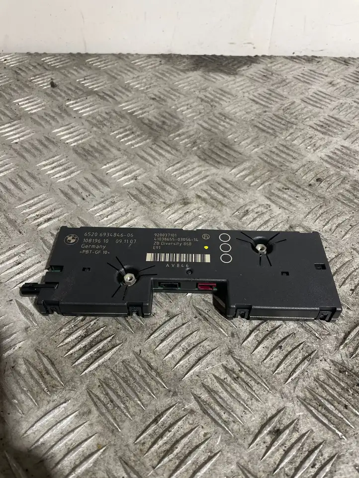 BMW 3 E90 E91 (2005 - 2012)  6934846 Усилитель антенны