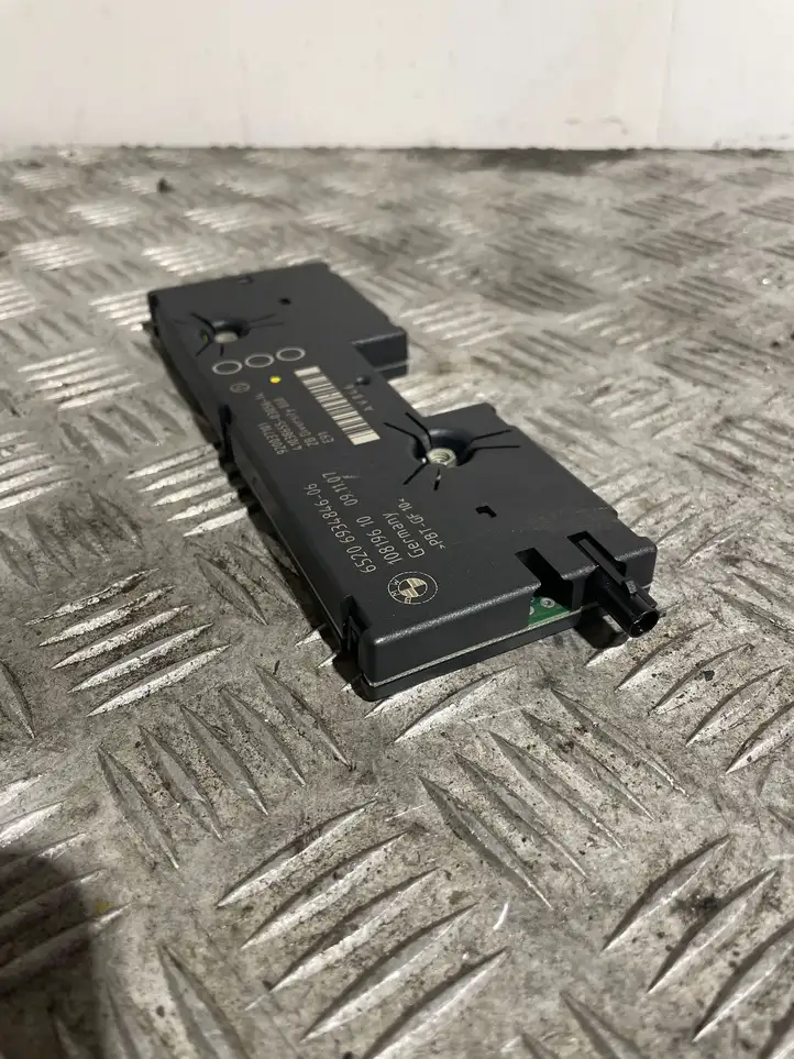 BMW 3 E90 E91 (2005 - 2012)  6934846 Усилитель антенны