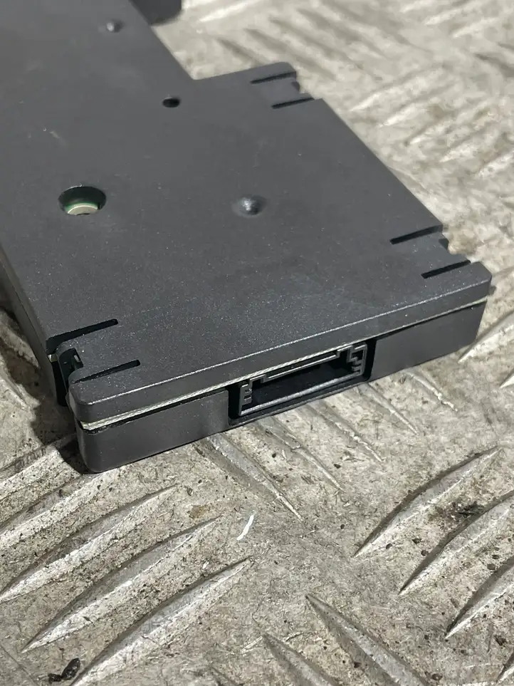 BMW 3 E90 E91 (2005 - 2012)  6934846 Усилитель антенны