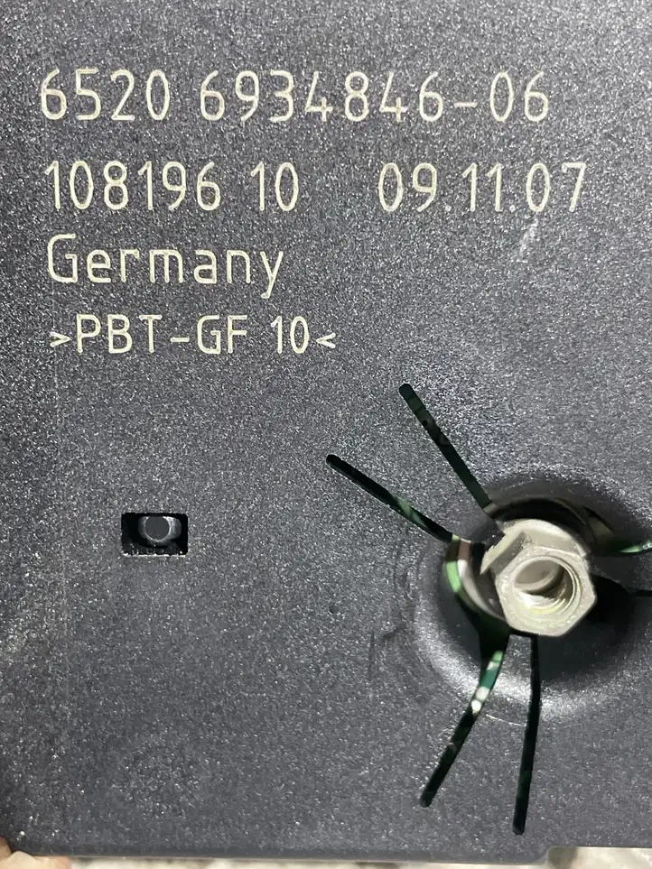 BMW 3 E90 E91 (2005 - 2012)  6934846 Усилитель антенны