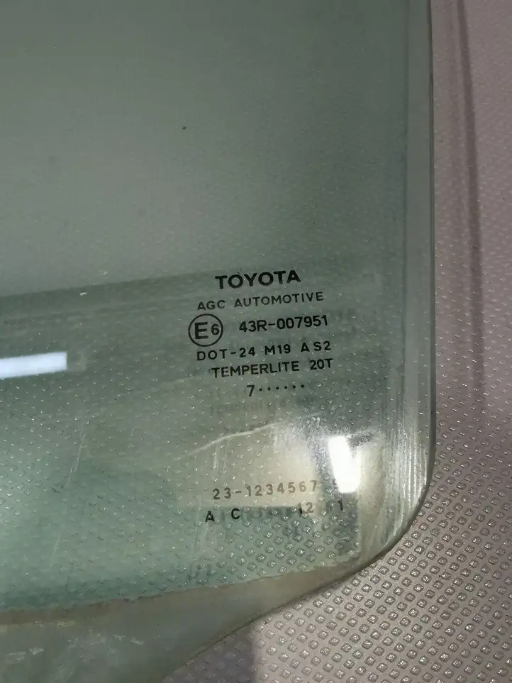 Toyota Auris 150 (2006 - 2012) Стекло передней двери — фото 2