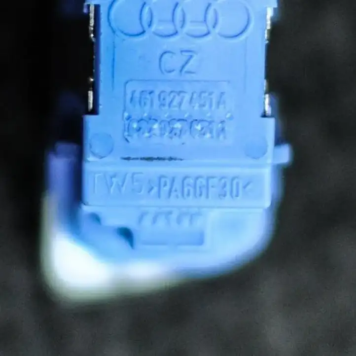 Audi A6 C7 (2011 - 2014) 4G1927451A Кнопка фаркопа в багажнике — фото 4