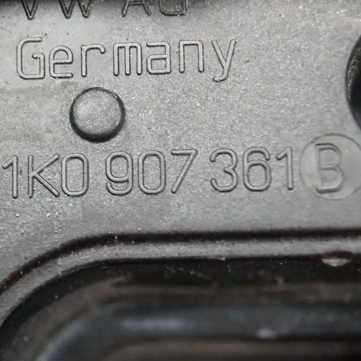 Audi A3/S3 8P (2004 - 2008) 1K0907361B Другая часть кузова — фото 3