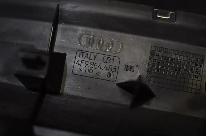 Audi A6 S6 C6 4F (2008 - 2011) 4F9864483 Отделка порога багажника — фото 4