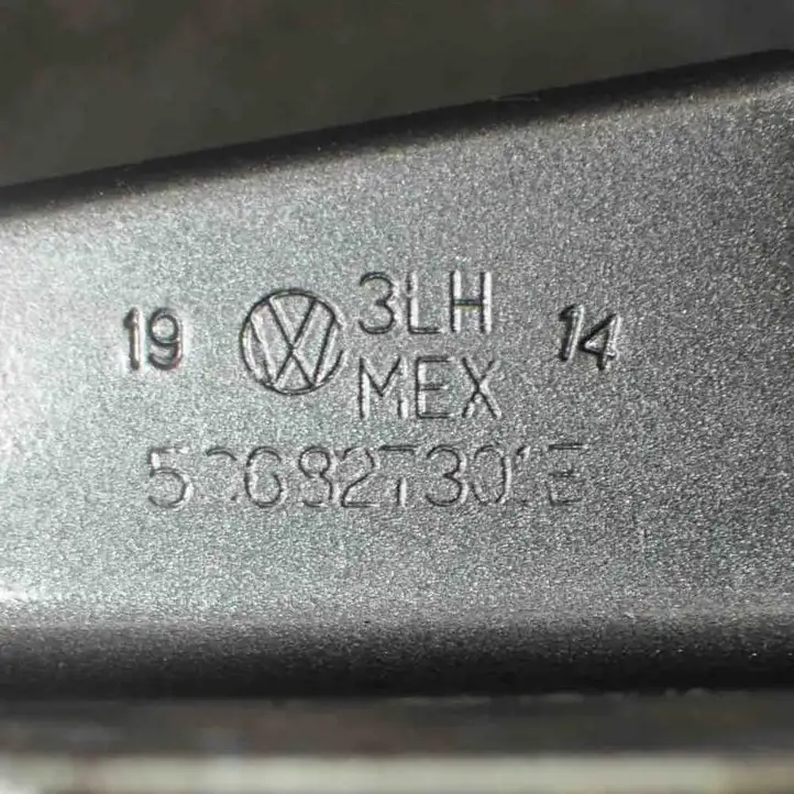 Volkswagen Jetta VI (2011 - 2018) 5C6827301E Петли крышки багажника — фото 4