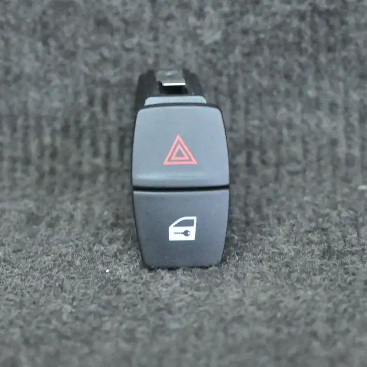 BMW 1 F20 F21 (2011 - 2019) 9231786 Кнопка фаркопа в багажнике — фото 1