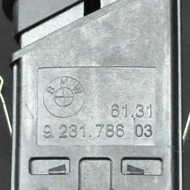 BMW 1 F20 F21 (2011 - 2019) 9231786 Кнопка фаркопа в багажнике — фото 3