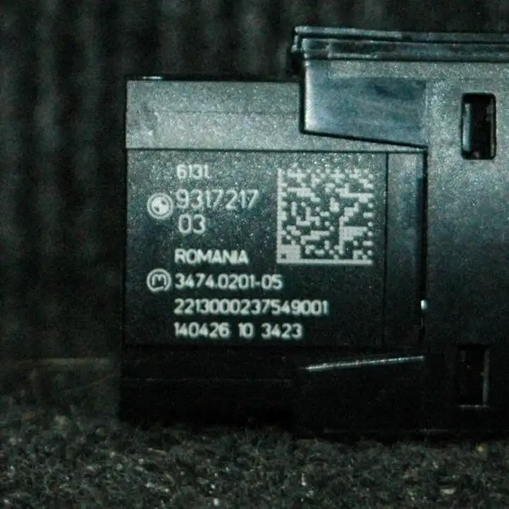 BMW 2 F45 (2014 - 2021) 9317217 Кнопка фаркопа в багажнике — фото 3