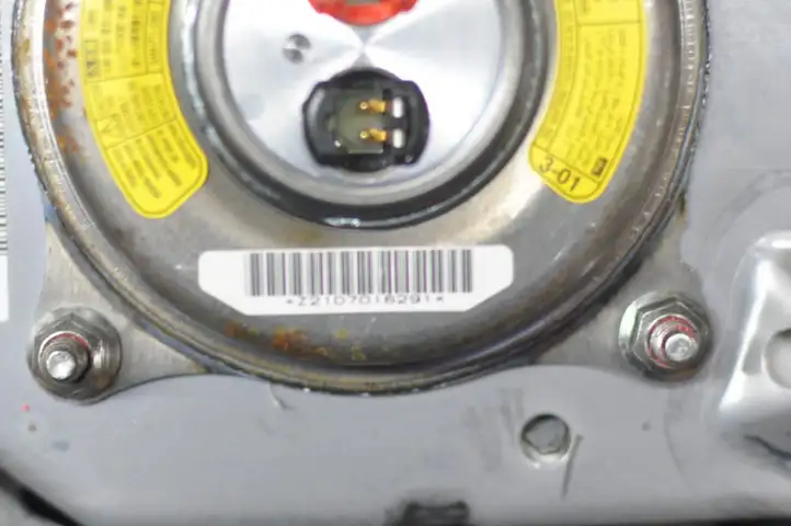 Toyota Prius (NHW20) (2003 - 2009) 8442202 Подушка безопасности руля — фото 4