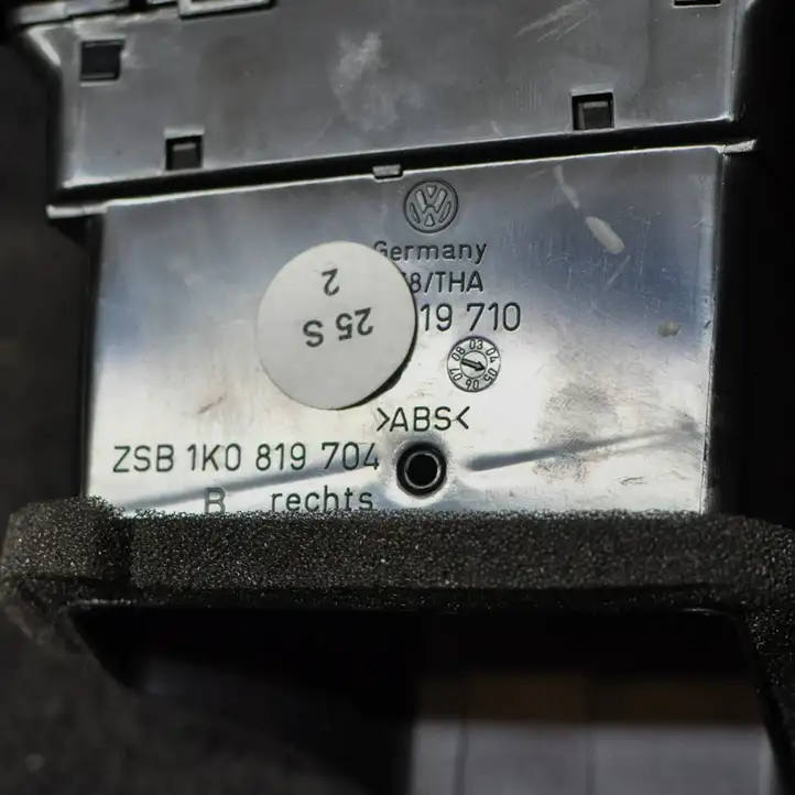 Volkswagen Golf V (2003 - 2009) 1K0819704 Воздушная решетка панели — фото 2